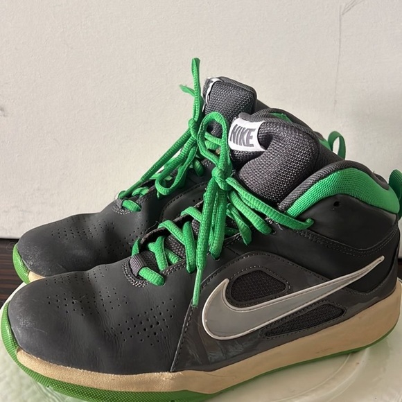 Nike Team Hustle D6 GS Green Spark/👟👟Gray size 5Y,Clean Ready To Hustle.🏀 - Picture 2 of 6